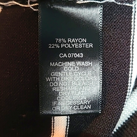 Cable & Gauge Long Sleeve Sweater - Picture 6 of 6